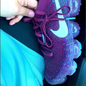 Gently used Nike Air Vapormax Flyknit running shoes